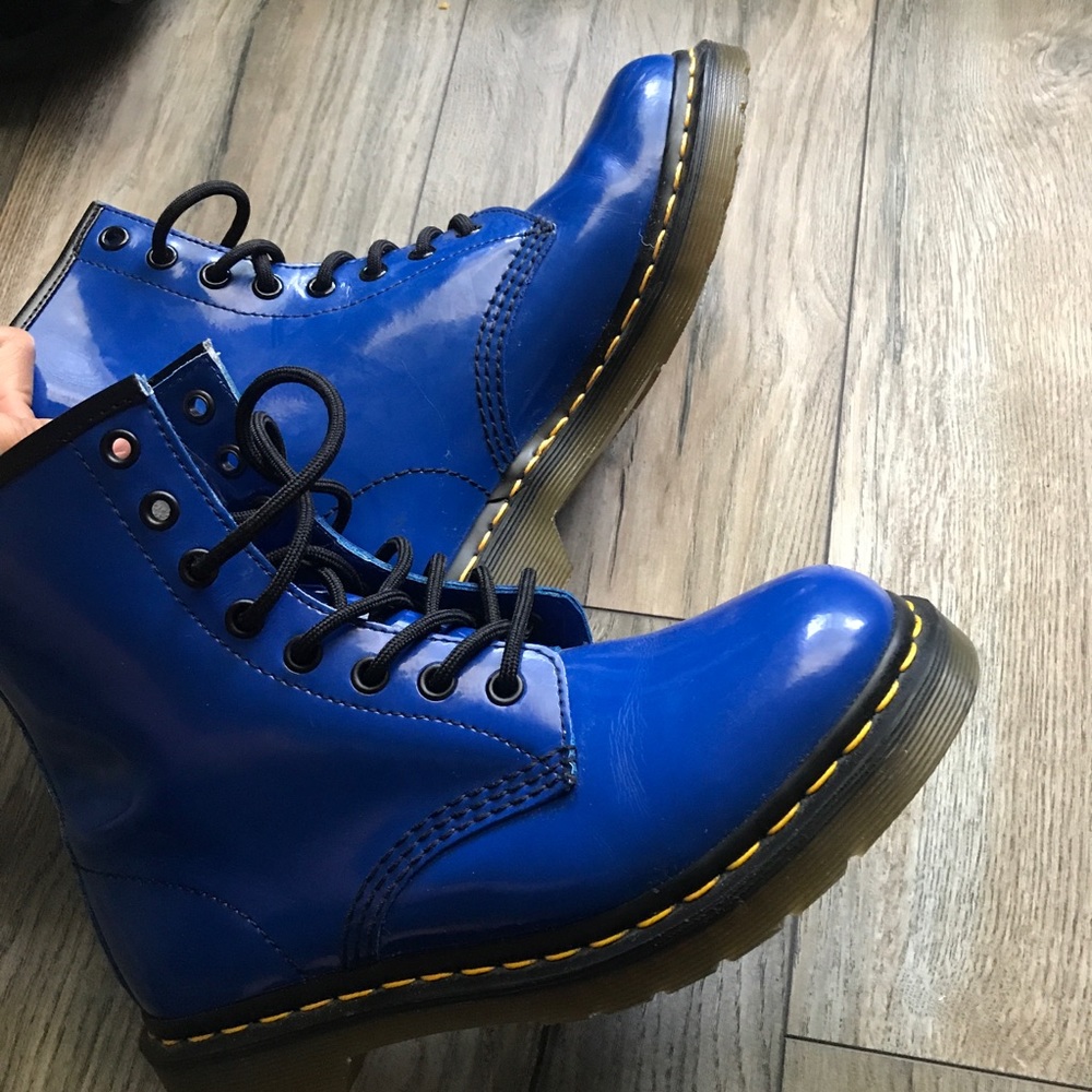 Used Dr. Martens Royal Blue patent Lamper